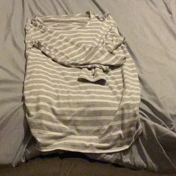 MATERNITY summer tops / Lot of 2 / XL, Gently pre worn, good condition - Picture 2 of 4